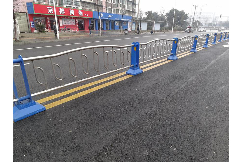 機動車隔離護(hù)欄